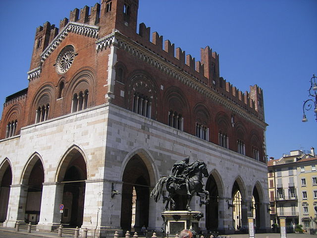 Piacenza Piazza Cavalli