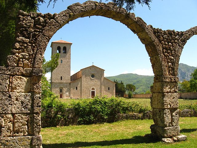 castel San Vincenzo al Volturno